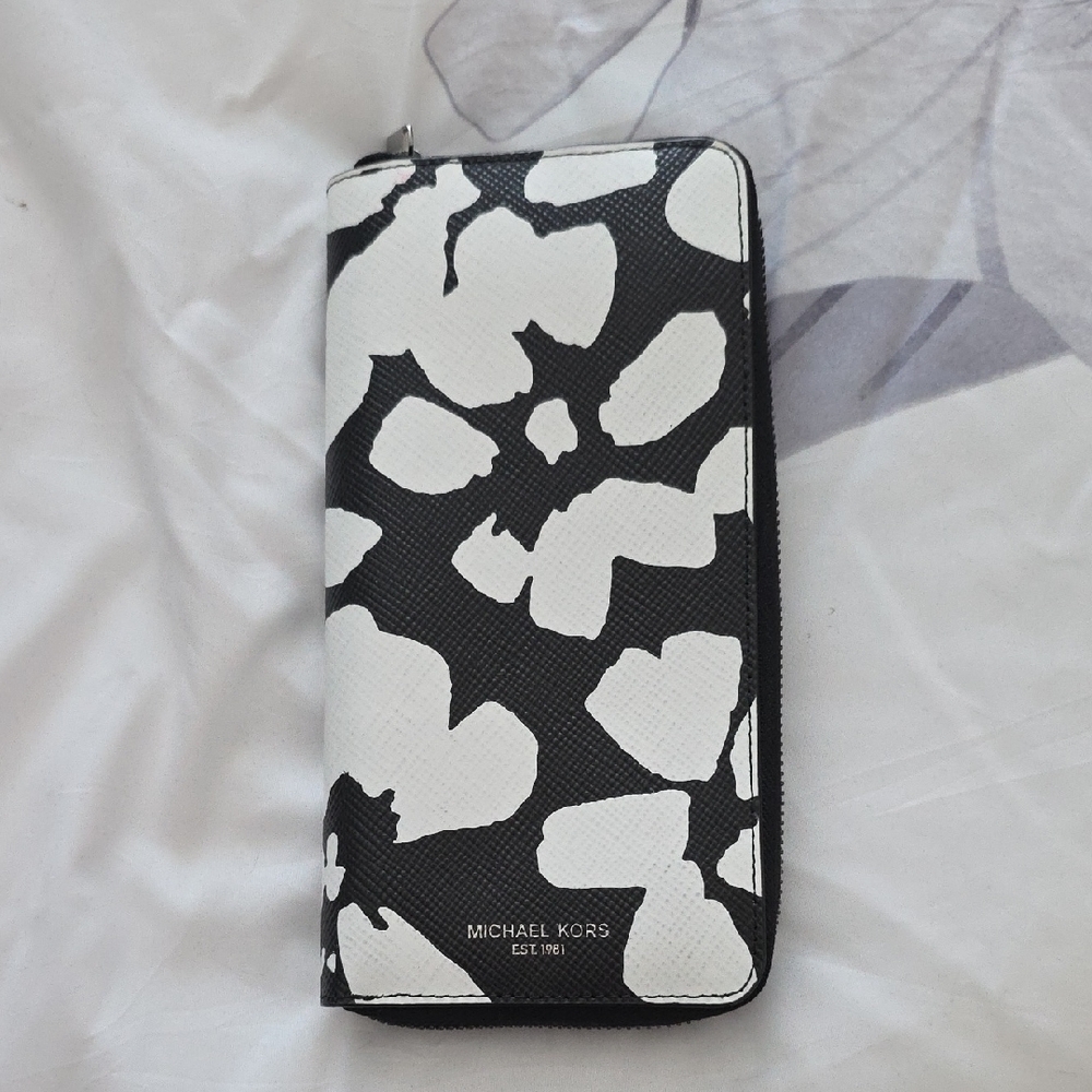 Michael Kors Monochrome Floral Zip Wallet